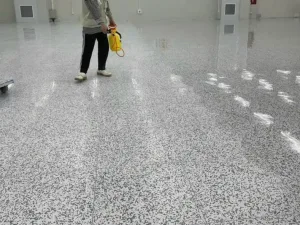 Đánh bóng phủ bề mặt sàn Vynil