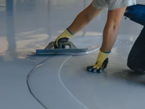 Sơn đổ/ sơn hệ tự san bề mặt